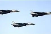 تمرین جنگنده های ارتش بر روی آسمان تهران