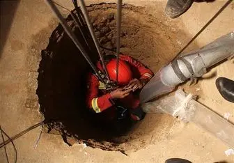  عملیات نجات دو مقنی گرفتار در چاه/ عکس