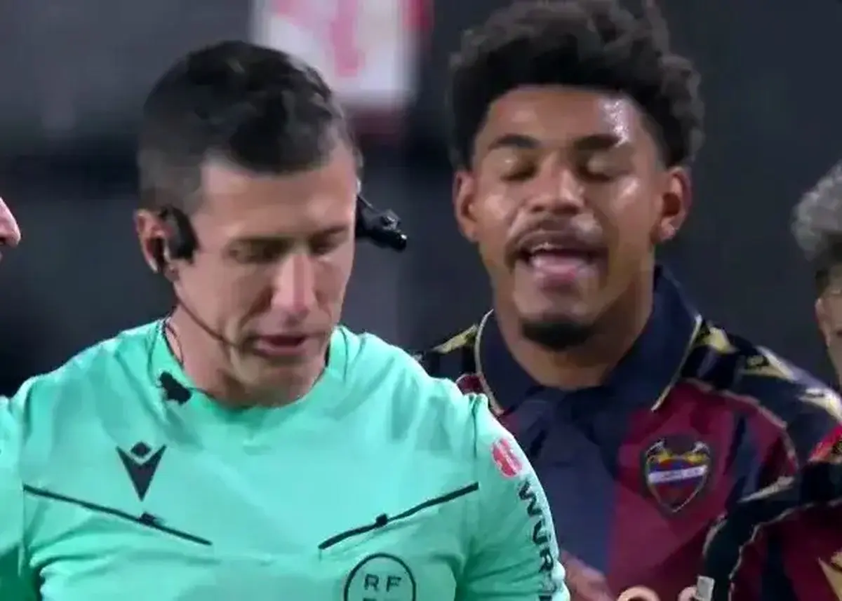  ترکیب هدست و دوربین؛ چهره‌ای ترسناک برای داوران