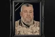 تصویر شهید عزالدین حداد با سه فرزند شهیدش