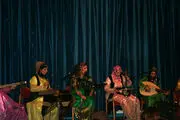 هیس!خانم‌ها پچ‌ پچ نمی‌کنند