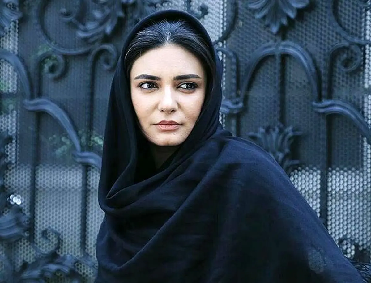 تیپ رسمی لیندا کیانی و نازنین بیاتی+عکس