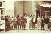 صف تلفن عمومی در دهۀ ٥٠/ عکس