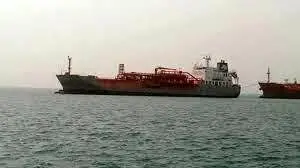توقیف ۲۲ کشتی‌ حامل مواد نفتی و غذایی یمن توسط عربستان


