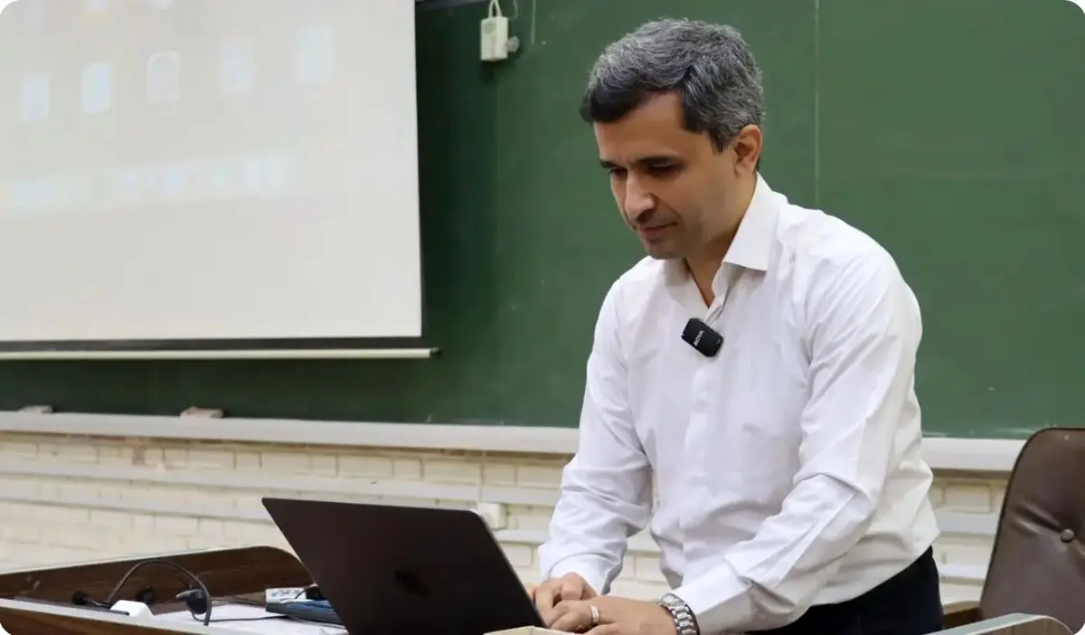 
پشت‌پرده توئیت‌های تحریک‌آمیز شریفی زارچی لو رفت
