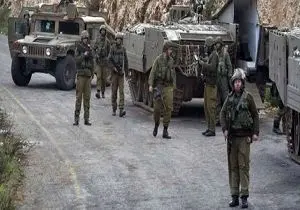 عبور کاروان ارتش سوریه از کنار نیروهای آمریکایی در حال عقب‌نشینی
