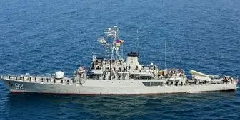 توقیف یک کشتی متخلف  توسط  نیروی دریایی ارتش