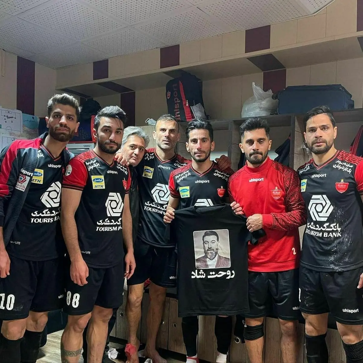پرسپولیس مشکیپوشِ عزیزانش میماند