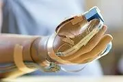 ساخت دست مصنوعی با قابلیت کار با رایانه و تلفن همراه
