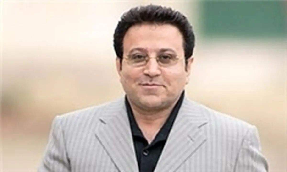 آقای عابر بانک این بار در کنار فوتبال ساحلی
