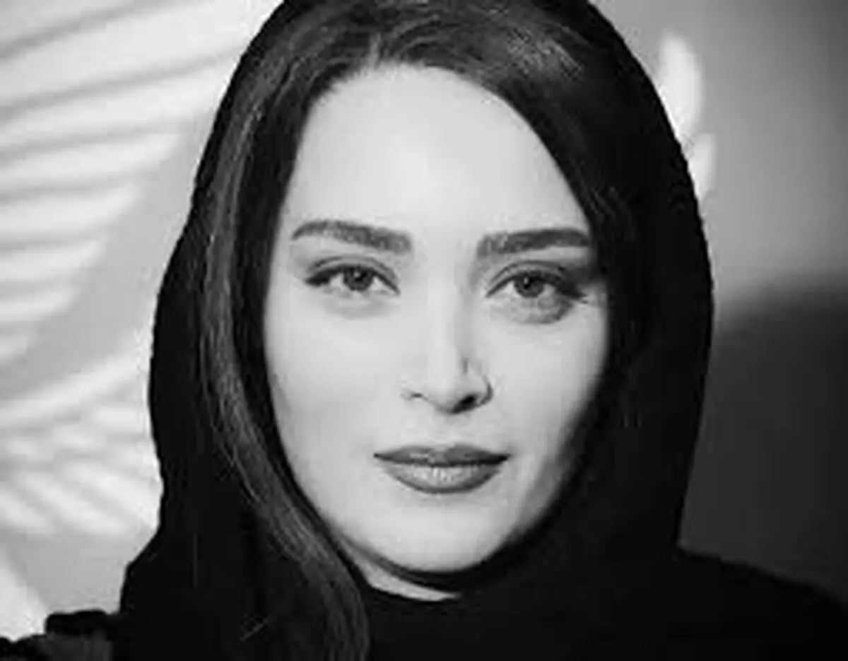 عکس یادگاری خانم بازیگر با عادل فردوسی پور