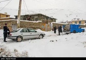 بارش برف شدید برق ۱۶ روستا در شهرستان سلسله را قطع کرد 