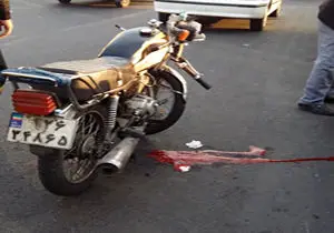 
مرگ موتورسوار در اثر برخورد موتورسیکلت با تریلر
