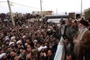 حضور رهبر انقلاب در چادر اسکان یکی از زلزله‌زدگان/عکس