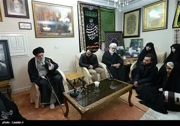 حضور رهبر معظم انقلاب در منزل شهید حاج قاسم سلیمانی