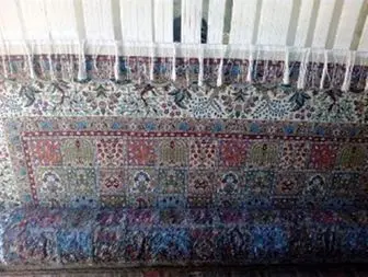 اهدای یک تخته فرش 12متری توسط بانوان روستای ورزگ به عتبات عالیات