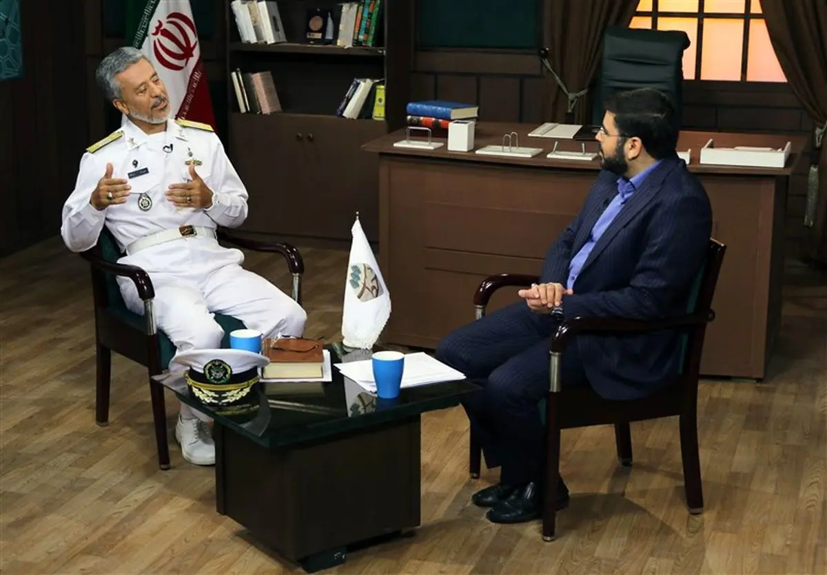 دریادار سیاری: ناوهای ارتش به "سوخت هسته‌ای" تجهیز می شود
