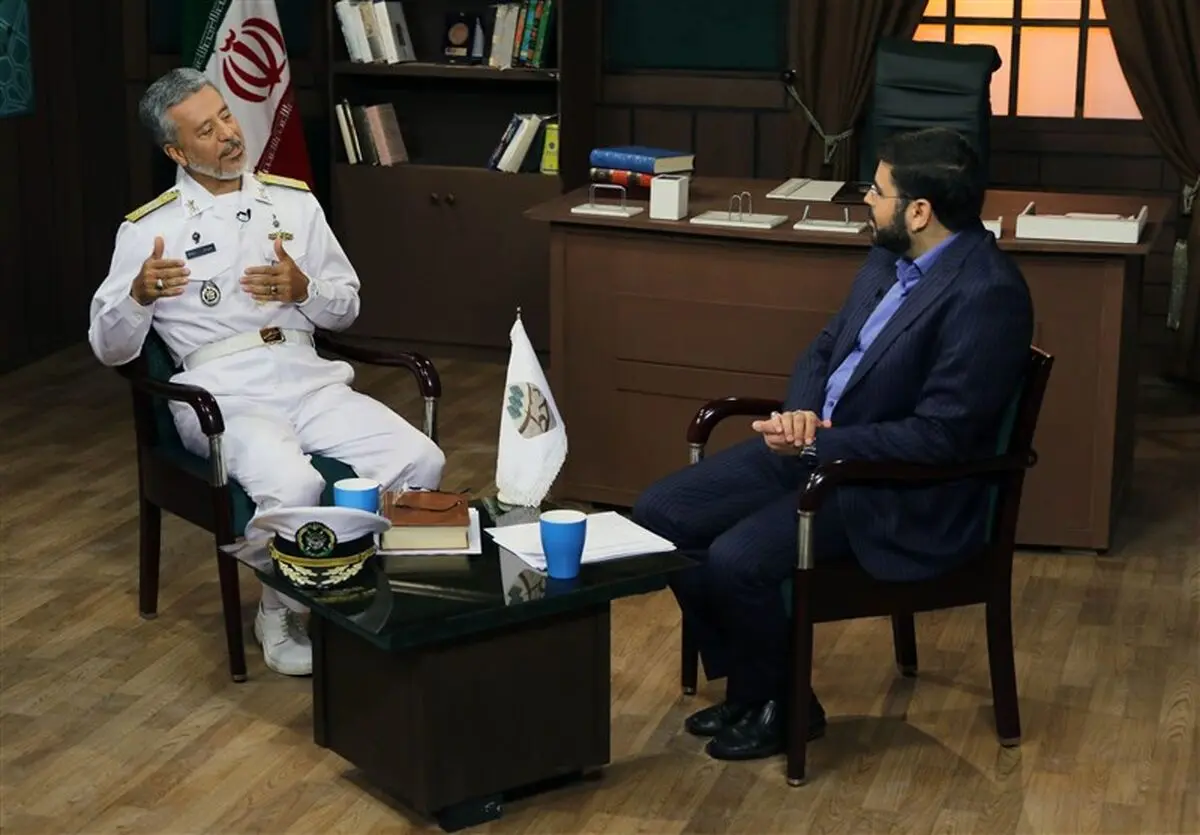 دریادار سیاری: ناوهای ارتش به "سوخت هسته‌ای" تجهیز می شود