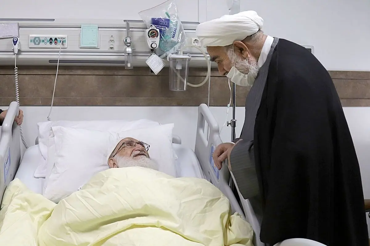 عیادت رئیس دفتر مقام معظم رهبری از آیتالله نوری همدانی