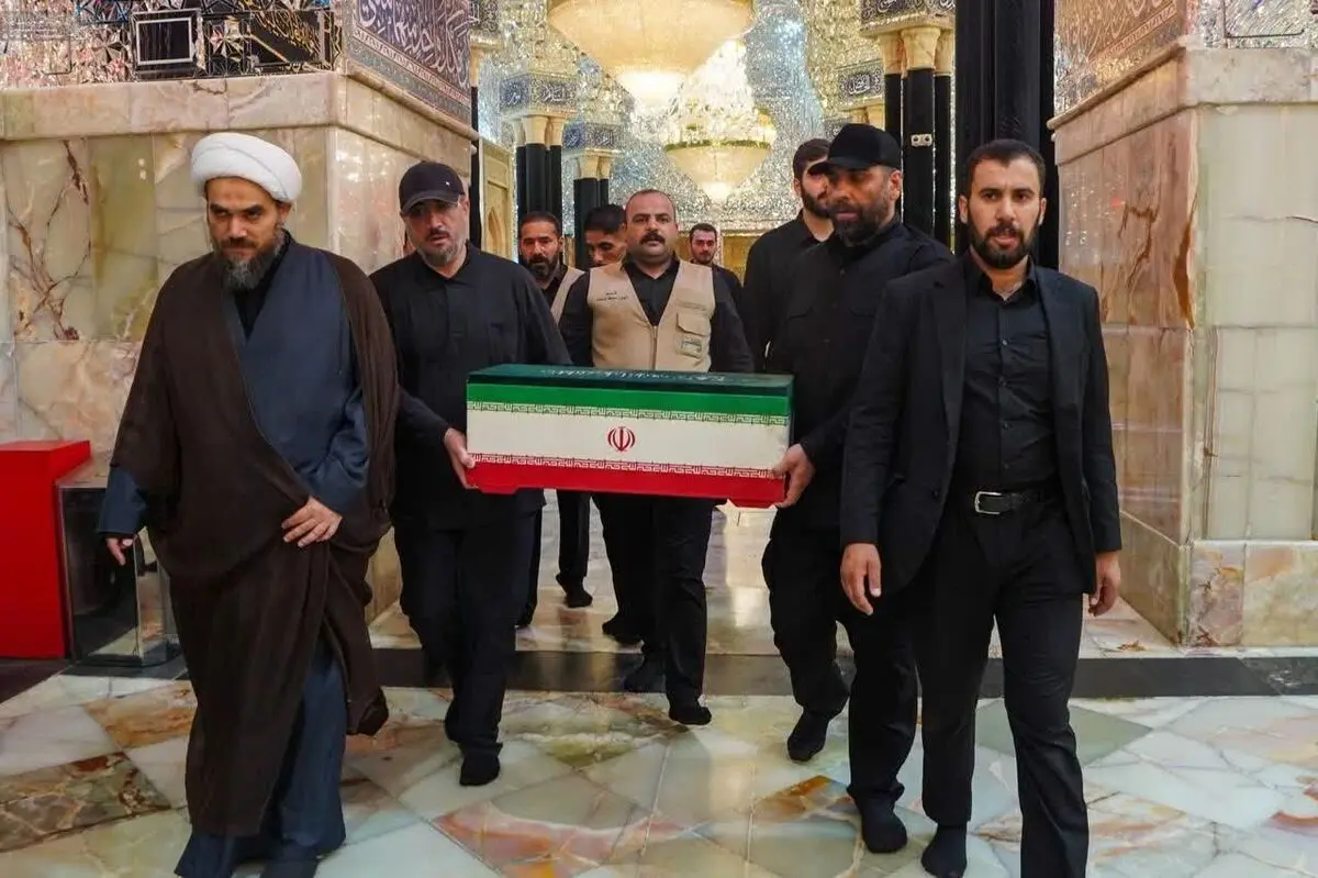 ورود پیکر رهبرشهید و خانواده به حرم سیدالشهداء(ع) 