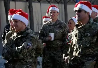 هدیه ای که نظامیان انگلیسی در افغانستان به بهانه کریسمس می گیرند