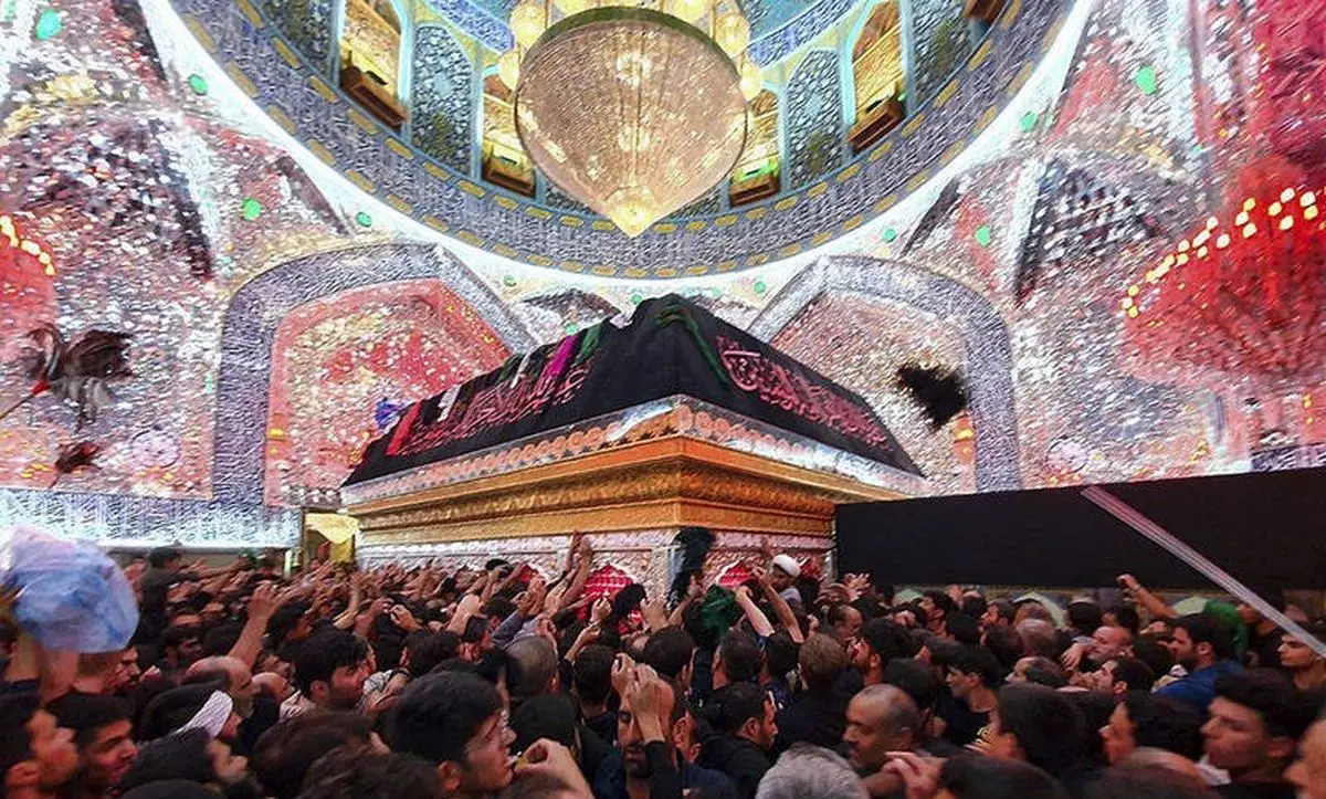 عزاداری زائران اربعین حسینی در حرم علوی/ گزارش تصویری
