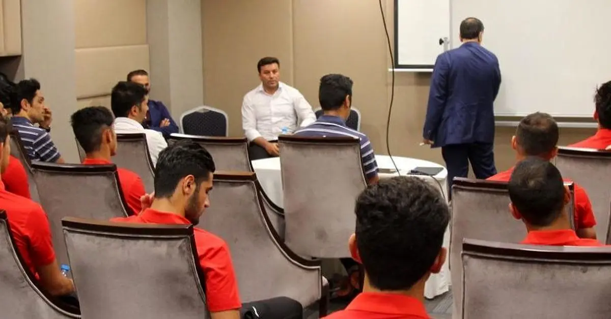 شعار هواداران تراکتورسازی علیه بازیکنان پرسپولیس