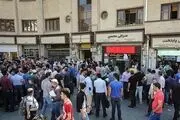 مقاومت دلال‎ها و صراف‎ها در برابر ریزش دلار