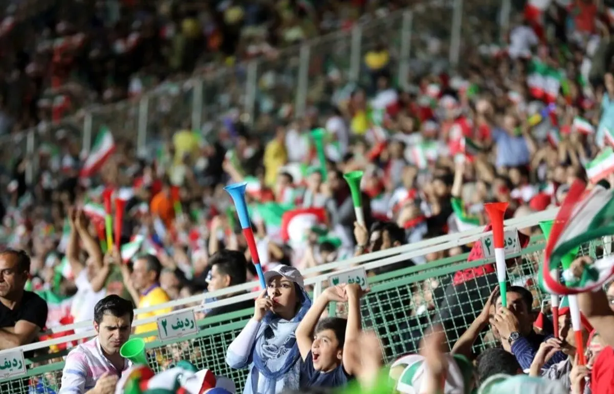 ایران - عراق با حضور ۱۰۰۰۰ نفری هواداران