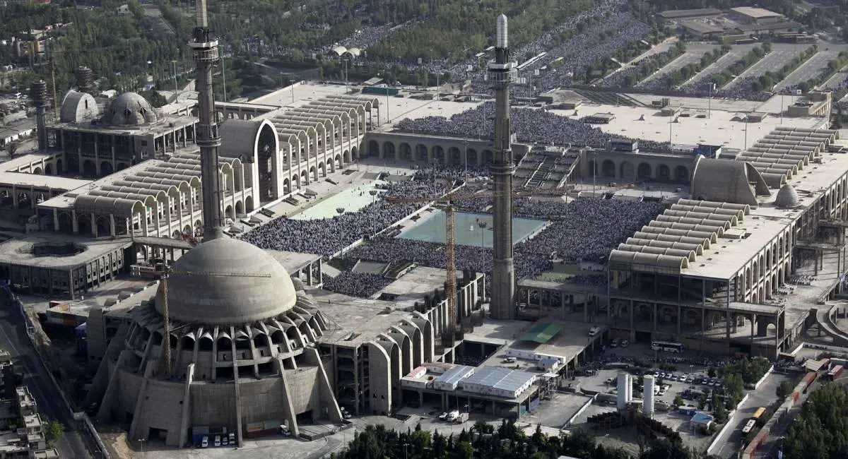 مصلی از امشب میزبان عاشقان شهید خامنه‌ای
