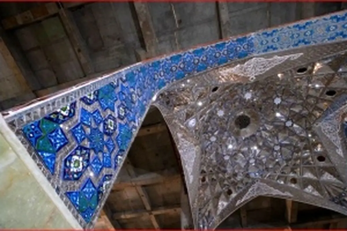 آغاز آینهکاری صحن حضرت زینب در کربلا توسط هنرمندان ایرانی+عکس