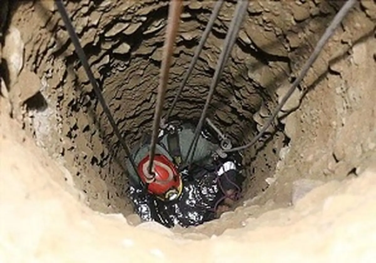 سقوط سه کارگر تاکستانی در چاه فاضلاب