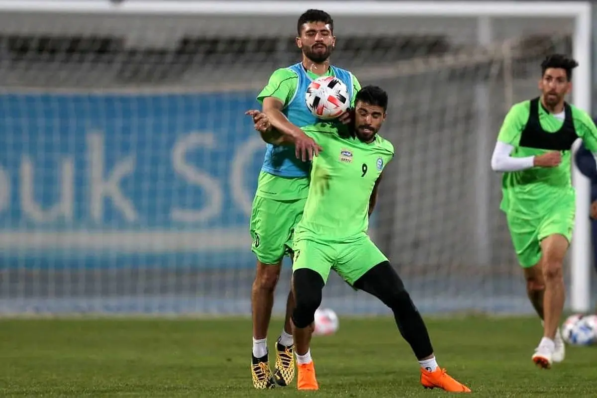 کار سخت مدافع استقلال در بازی با الاهلی