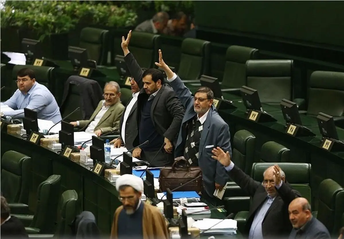چرا هیچ‌کسی جرأت عزل رئیس سازمان خصوصی‌سازی را ندارد؟
