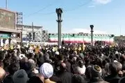 اجرای قطعات انقلابی در جمع مردم تهران
