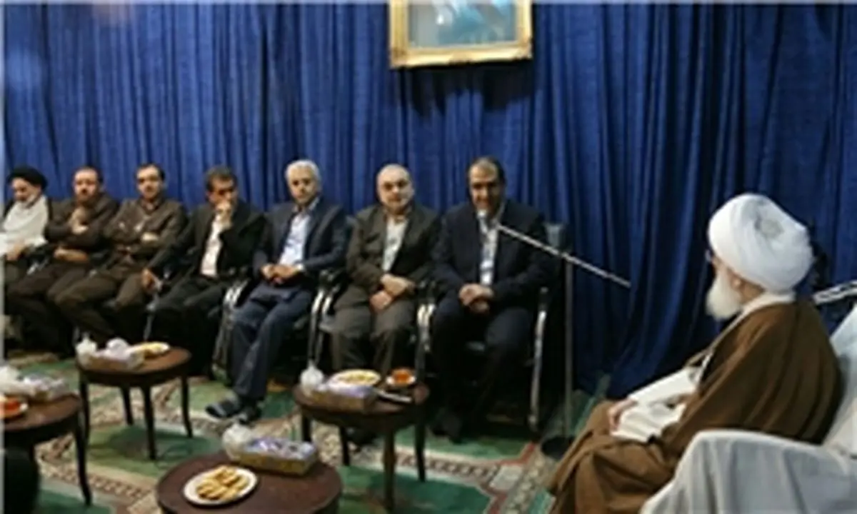دیدار وزیر بهداشت با آیتالله نوری همدانی