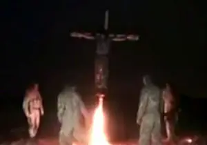 به صلیب کشیدن و زنده سوزاندن یک روس گرا/فیلم(16+)