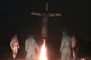 به صلیب کشیدن و زنده سوزاندن یک روس گرا/فیلم(16+)