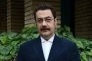 بادبادک بازی آقای مجری لب دریا/ عکس