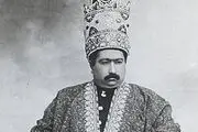 عزل پادشاهی که مادرش متهم به خیانت شد