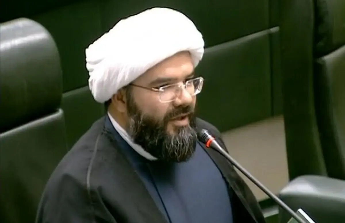 
نیک‌بین: دوگانه حجاب و غیرحجاب اشتباه است
