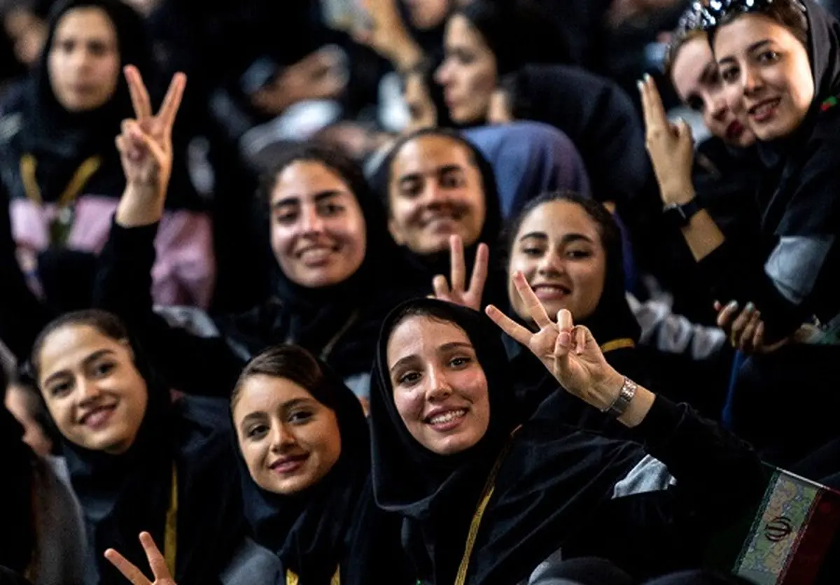 ملت ایران حساب دانشگاهیان را از افراد هنجارشکن جدا میداند