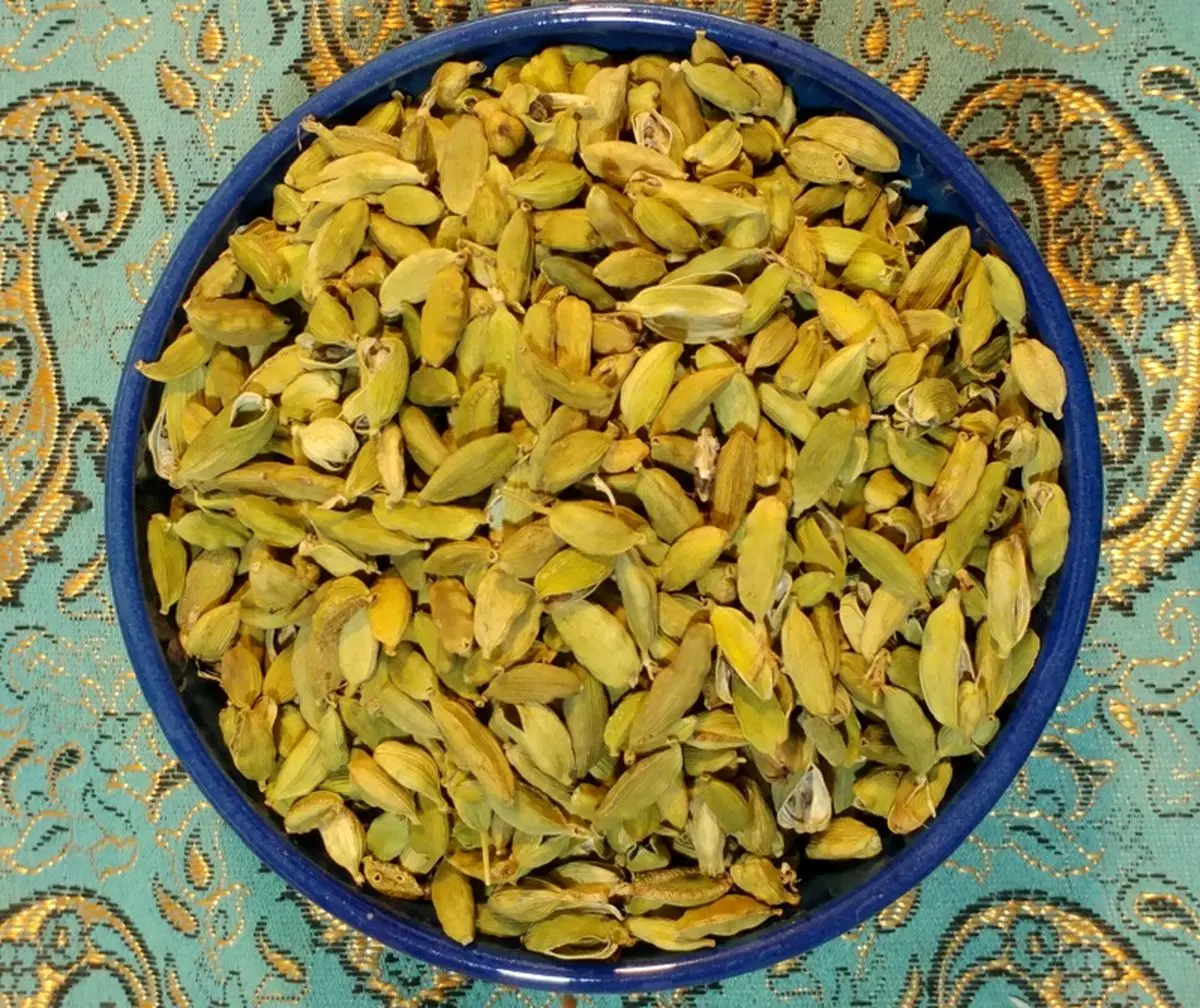 ویژگی معجزه آسای هل برای لاغری و درمان بیماریها