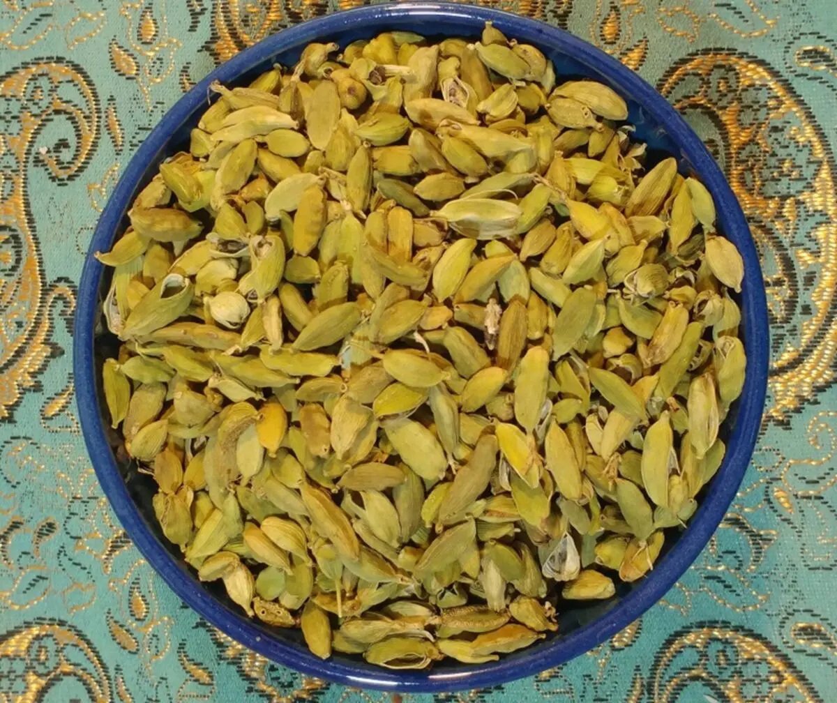 ویژگی معجزه آسای هل برای لاغری و درمان بیماری‌ها