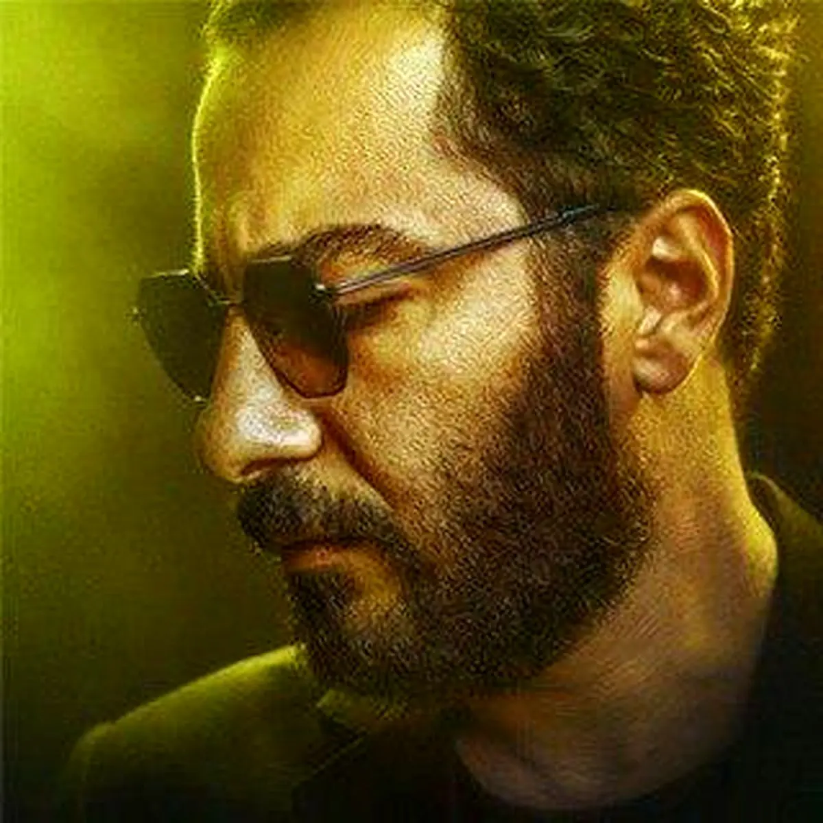 نوید محمدزاده با چهره ای عصبانی در نمایی از «قورباغه»/ عکس