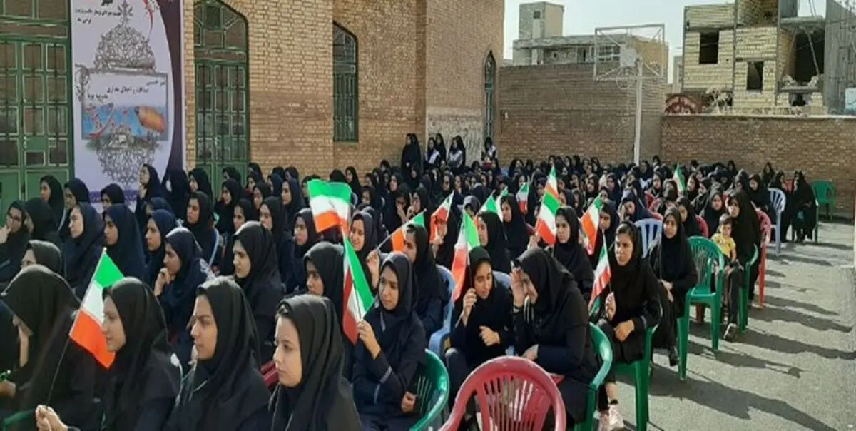 کمک مالی به مدرسه پیش شرط تحویل کتب به دانش آموزان!