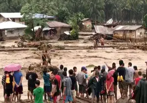 تخلیه هزاران نفر از منازلشان بر اثر توفان در فیلیپین 