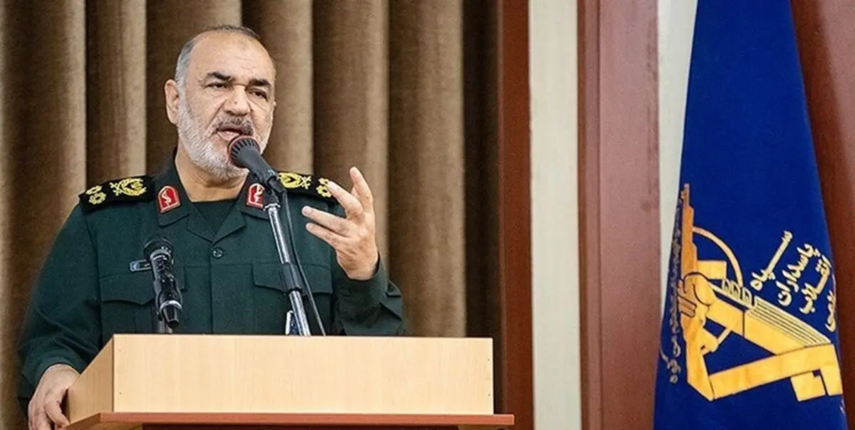 بازدید سرلشکر سلامی از نمایشگاه دستاوردهای نیروی زمینی سپاه
