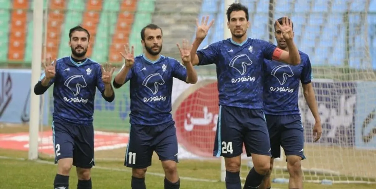 به اوت دستی ما گیر می‌دهند اما خودشان با اوت امتیاز گرفتند