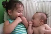 رفتار مناسب در مقابل حسادت فرزند اول به دوم